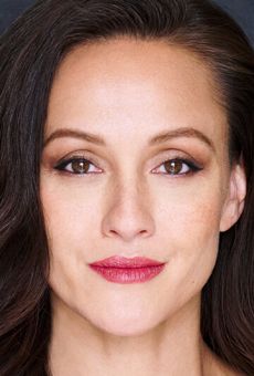 Кристал Лоу (Crystal Lowe)